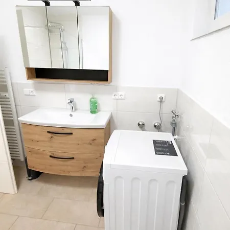 Daire Leta Homes - Zentrale, Moderne Wohlfuehlwohnung Mit Flexiblem, Kontaktlosem Zugang & Eigenen Parkplaetzen *