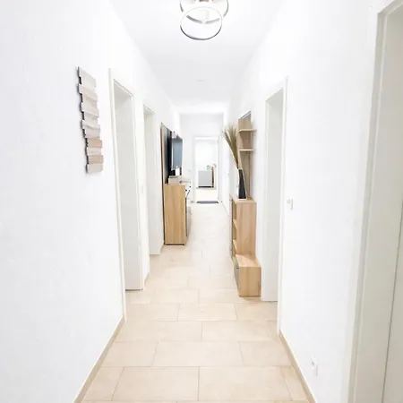 公寓 Leta Homes - Zentrale, Moderne Wohlfuehlwohnung Mit Flexiblem, Kontaktlosem Zugang & Eigenen Parkplaetzen 普拉特灵